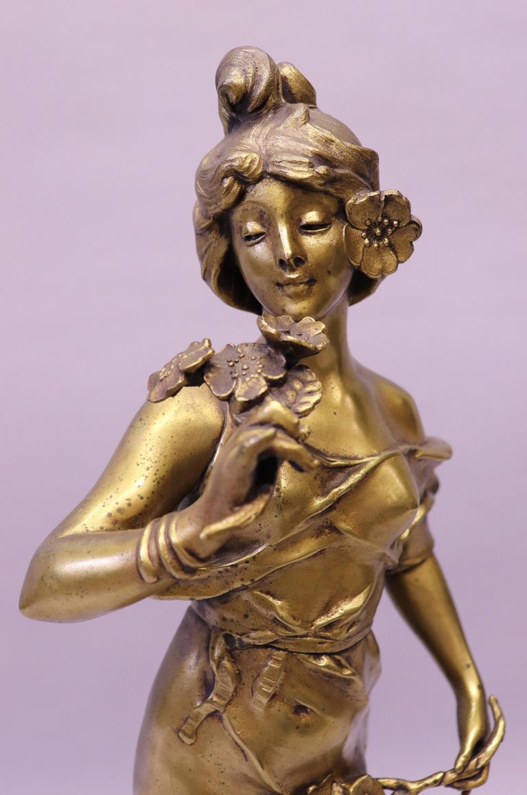 Rousseau Eglantine, ''Lady with flower''