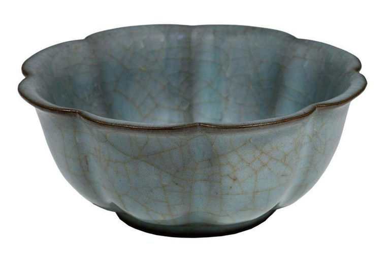 Timeless Elegance: Celadon Crackle Glazed Floriform Bowl - Guan Ware Style