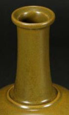 CHINESE QING DYNASTY TEA DUST GLAZE BOTTLE