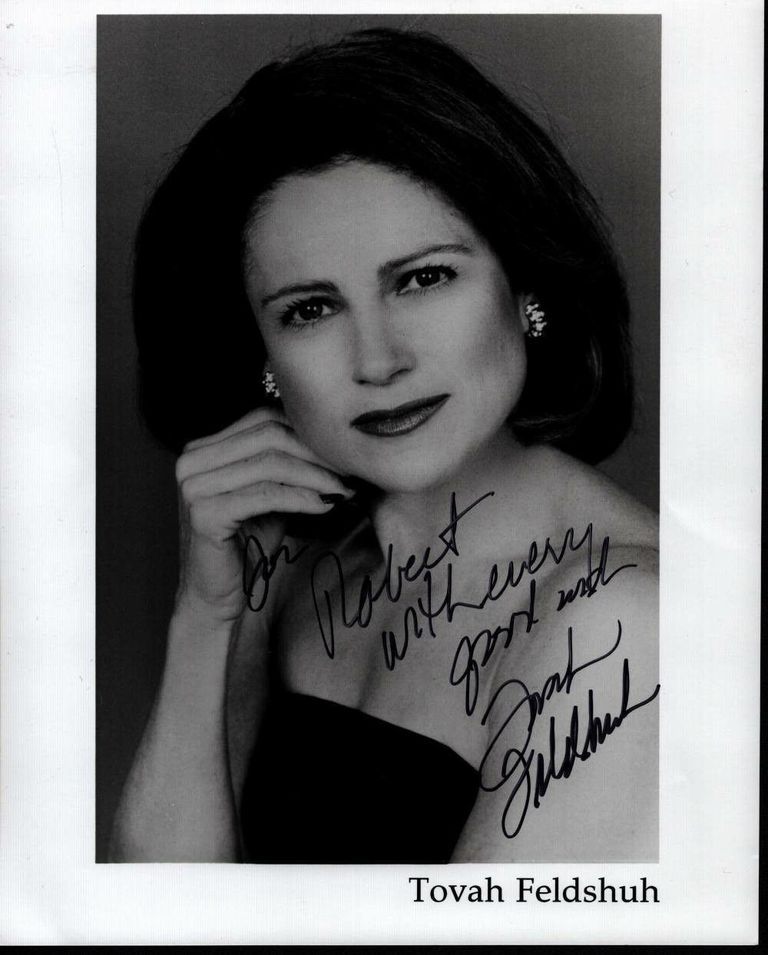 Tovah Feldshuh Signed Photograph – Broadway & Screen Legend