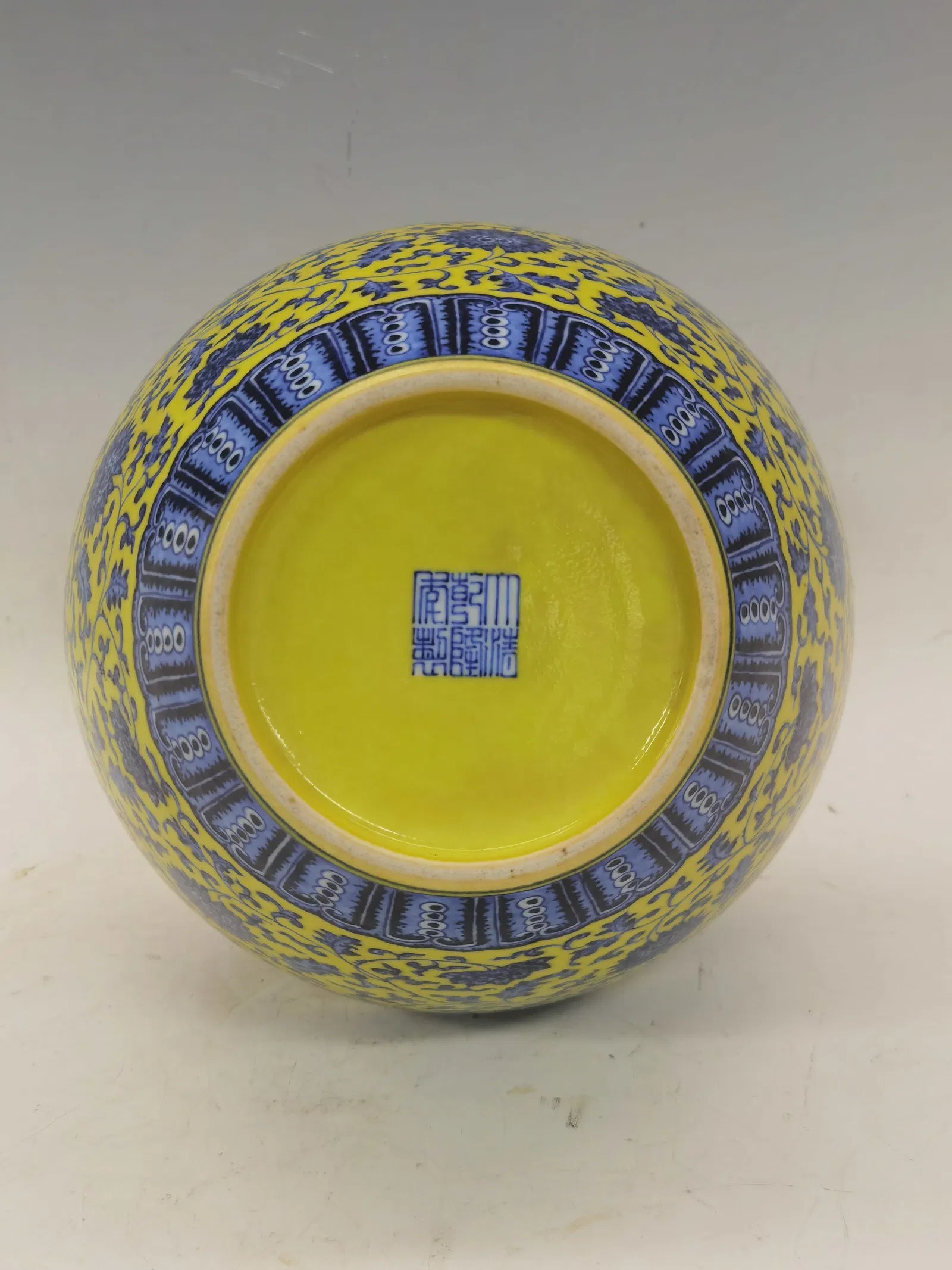 18th Century Chinese Yellow-glazed blue and white garlic bottle