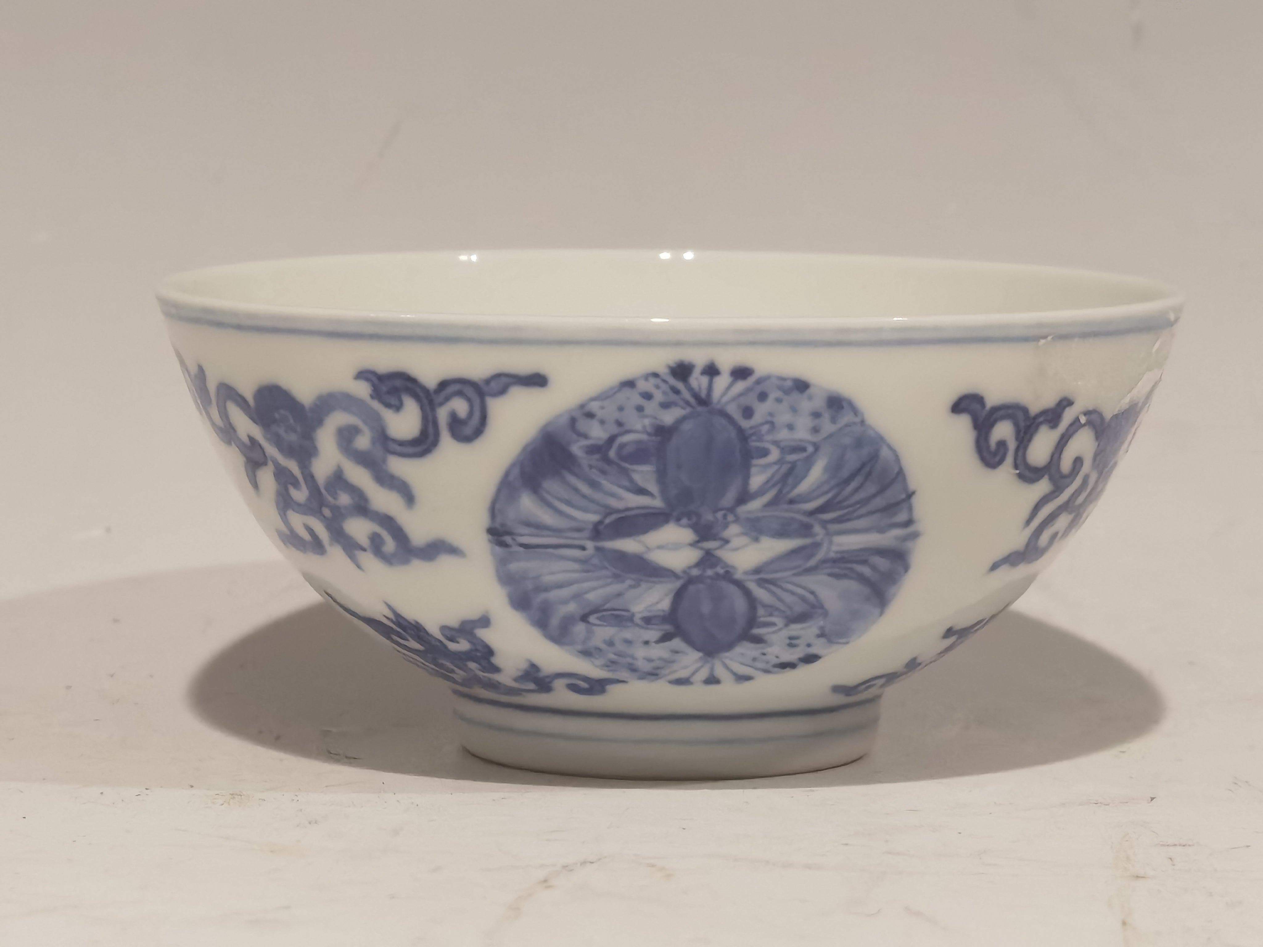 Hexagram Porcelain Dish with Floral and Leaf Scroll Motif