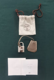 Hermès 2009 Etoupe Veau Taurillon Clemence Kelly 42 Shoulder Handbag with Palladium Hardware