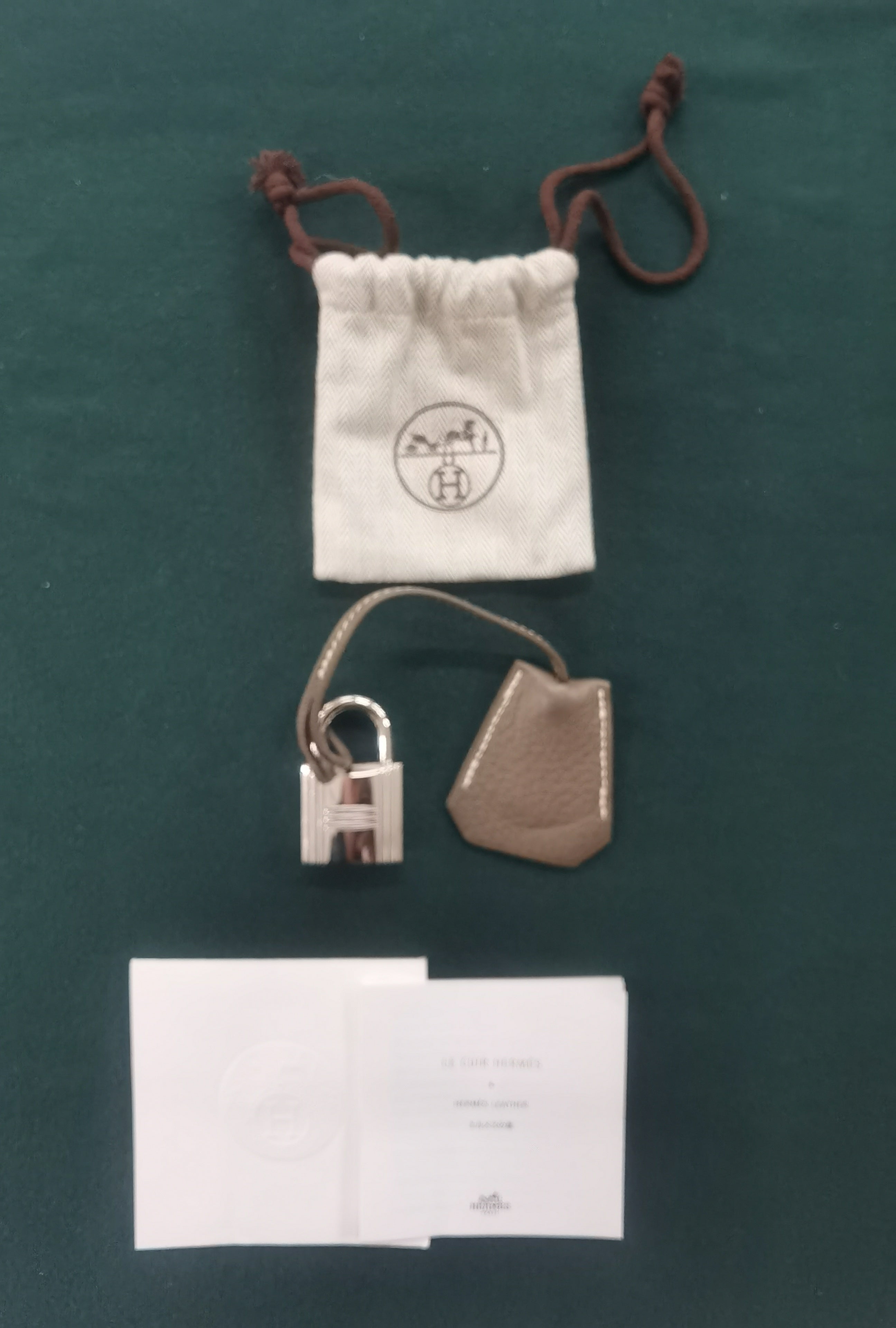 Hermès 2009 Etoupe Veau Taurillon Clemence Kelly 42 Shoulder Handbag with Palladium Hardware