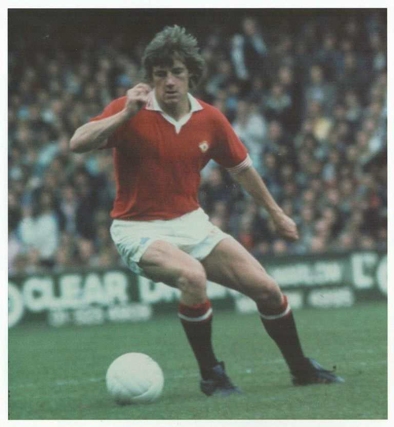 Steve Coppell Autographed 10x8 Photo - Dynamic Play for Manchester United