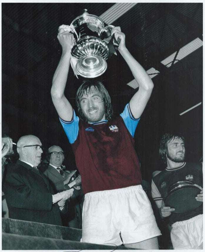 Billy Bonds Autographed 16x12 Photo - FA Cup Glory with West Ham United