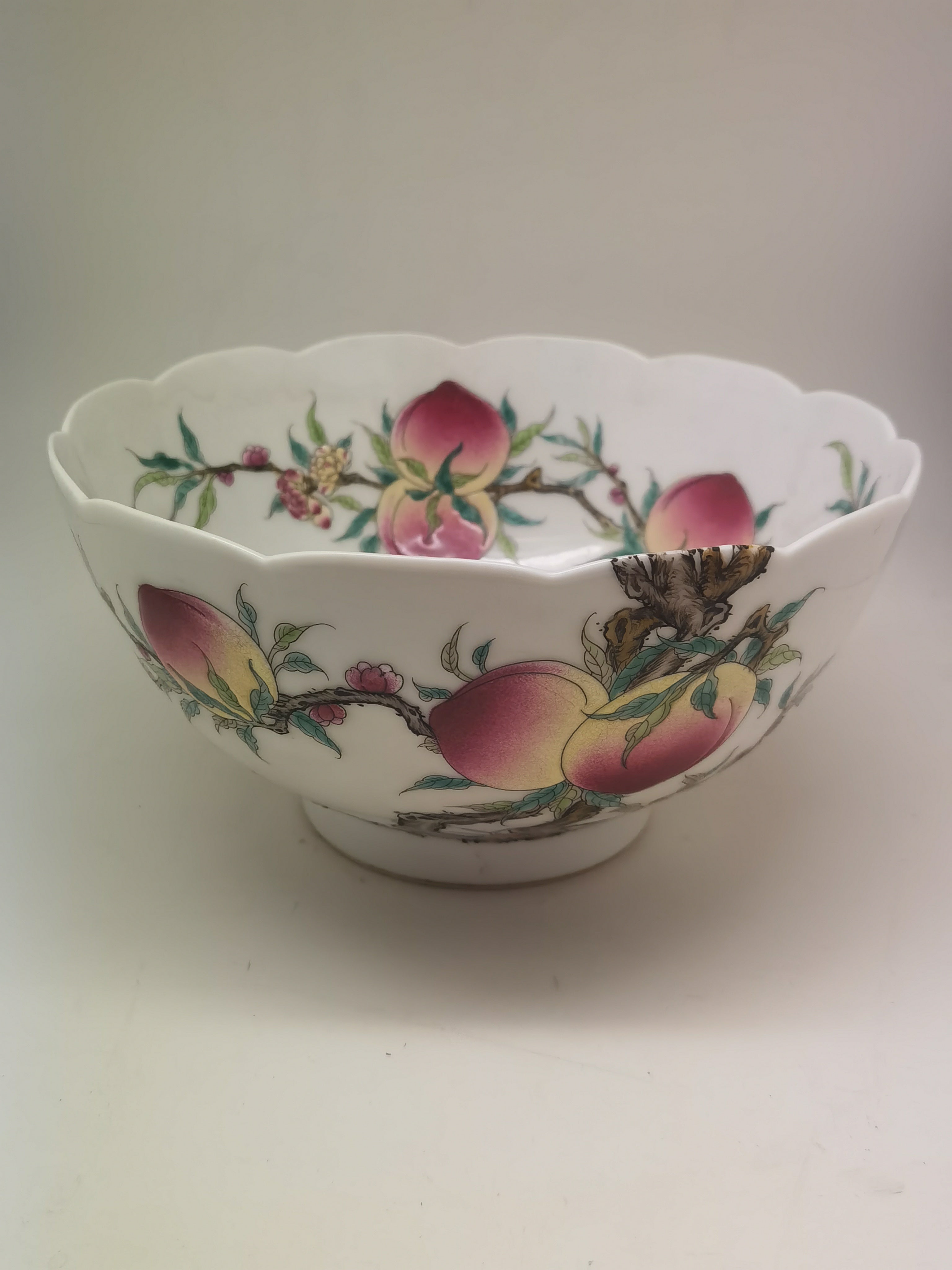 Chinese Porcelain Scalloped Bowl with Peaches and Bats