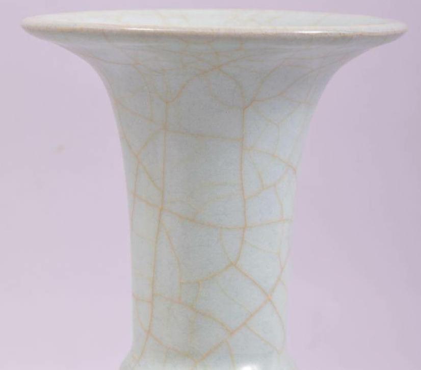 Chinese Celadon Crackle Glaze Gu Vase