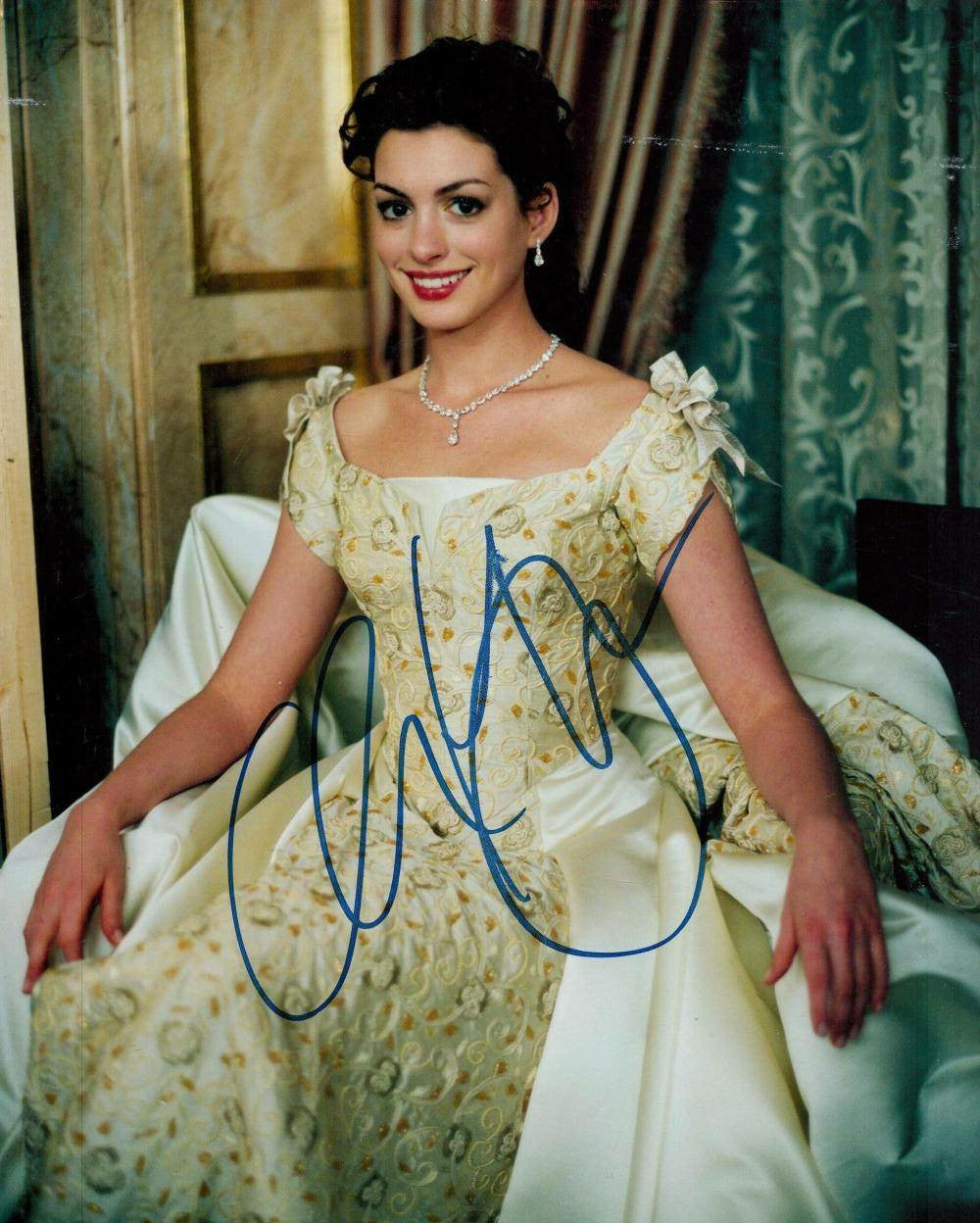 Anne Hathaway Autographed 10x8 Color Photo