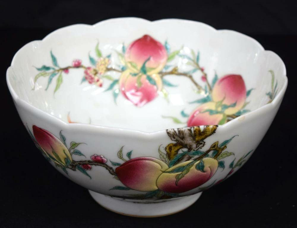 Chinese Porcelain Scalloped Bowl with Peaches and Bats