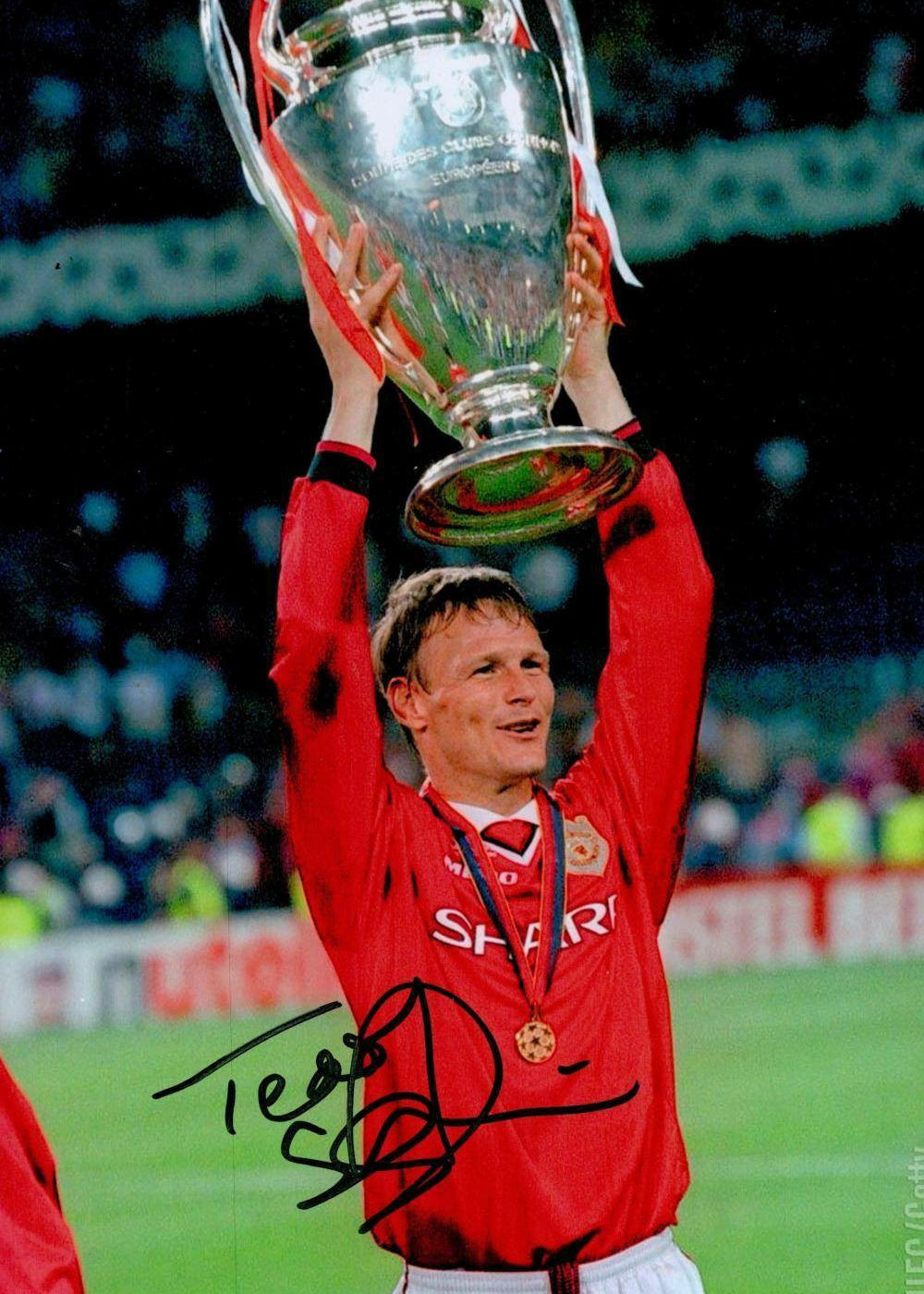 Teddy Sheringham Signed 12x8 Colour Photograph - Manchester United Memorabilia