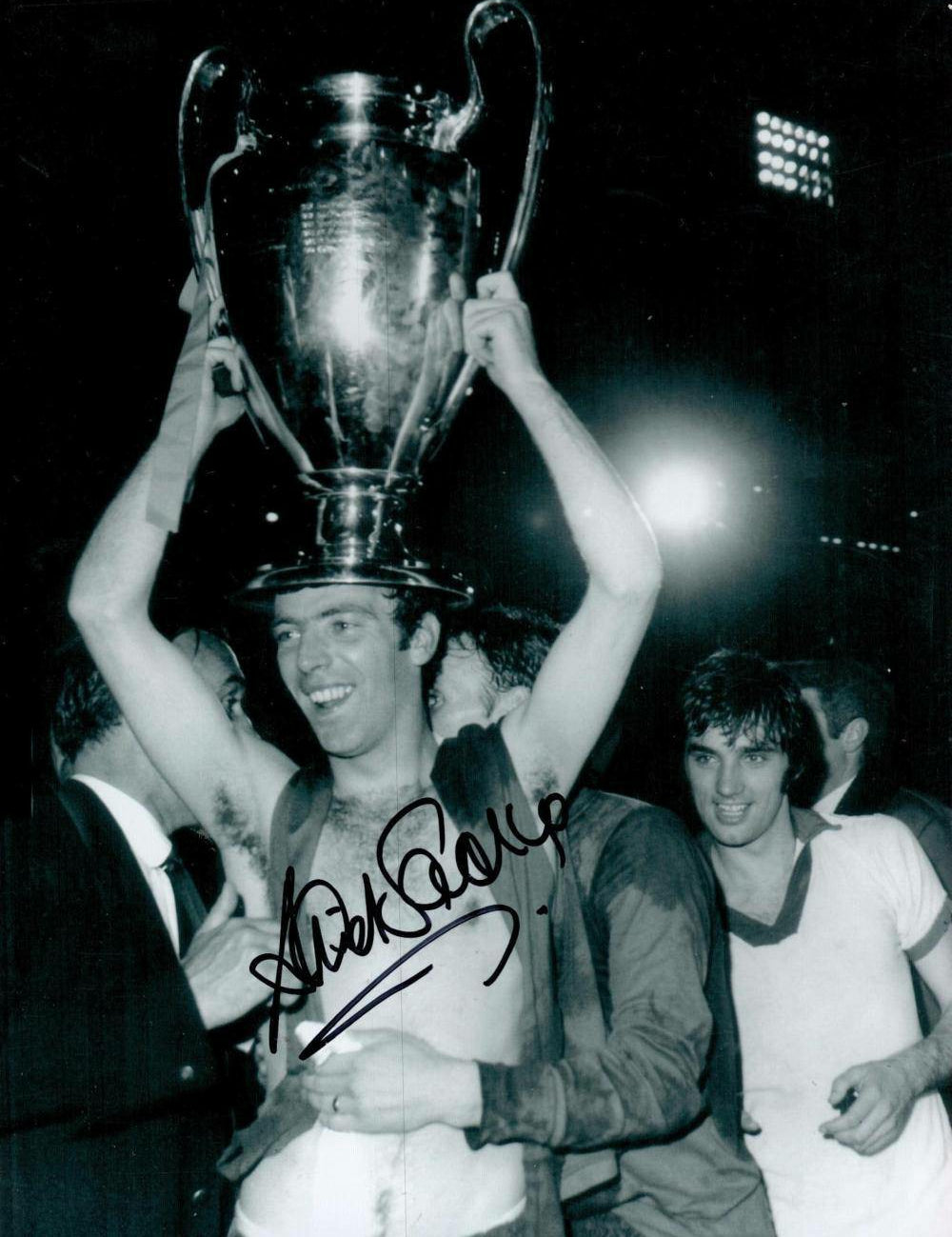 David Sadler Autographed 8x6 Manchester United Black and White Photo