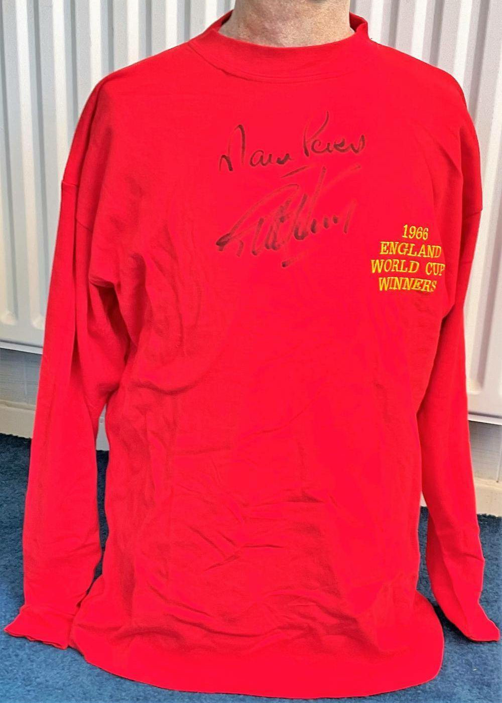 Geoff Hurst and Martin Peters Autographed England's 1966 World Cup-Winning