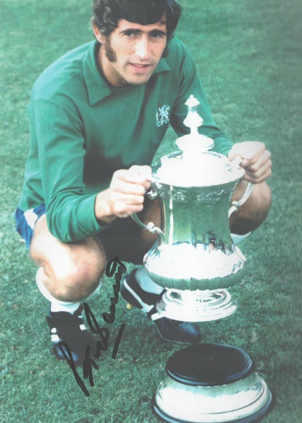 Chelsea Legend Peter Bonetti Signed 12x8 Color Photograph with FA Cup Pose