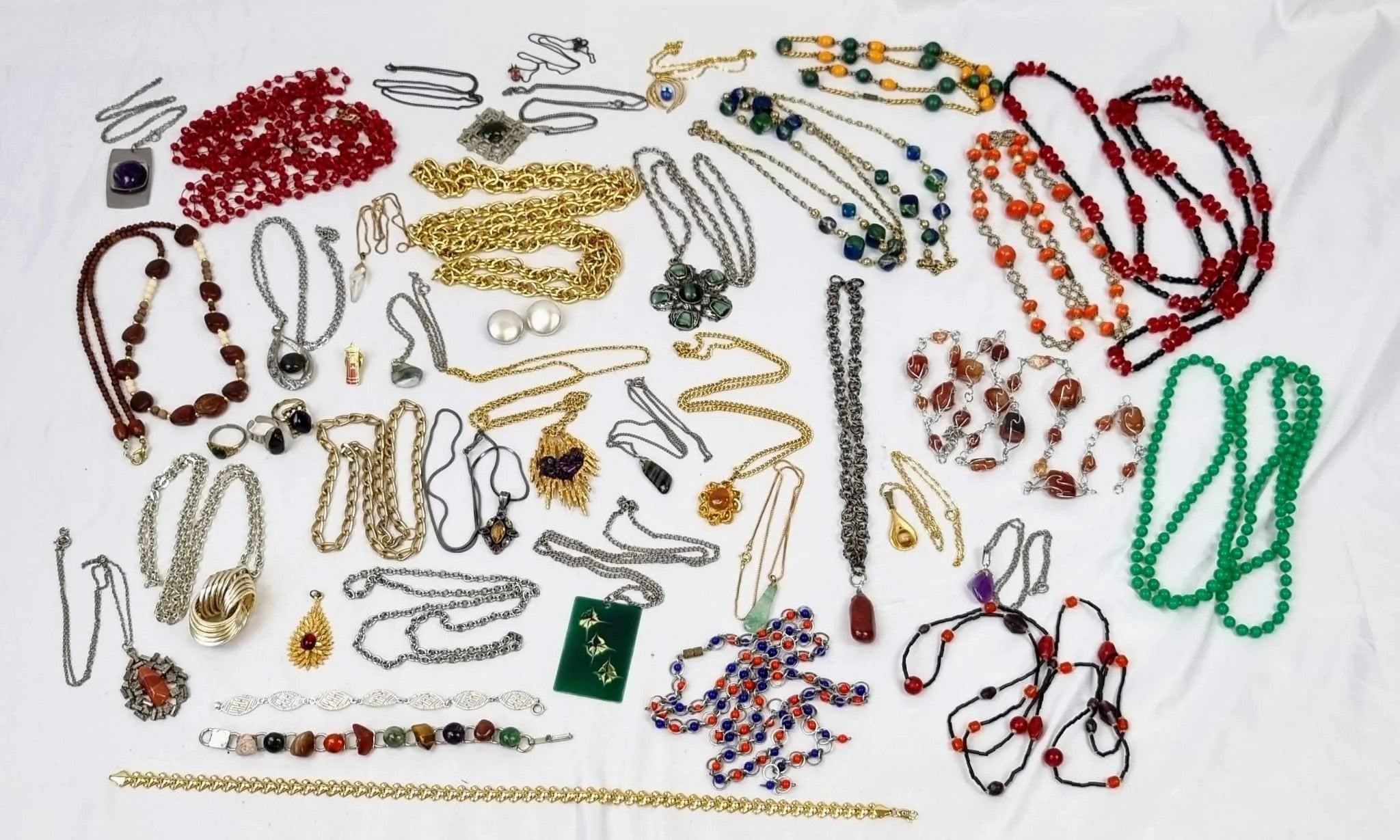 Elegance Unleashed: Eclectic Batch of Quality Costume Jewelry - Statement Pieces