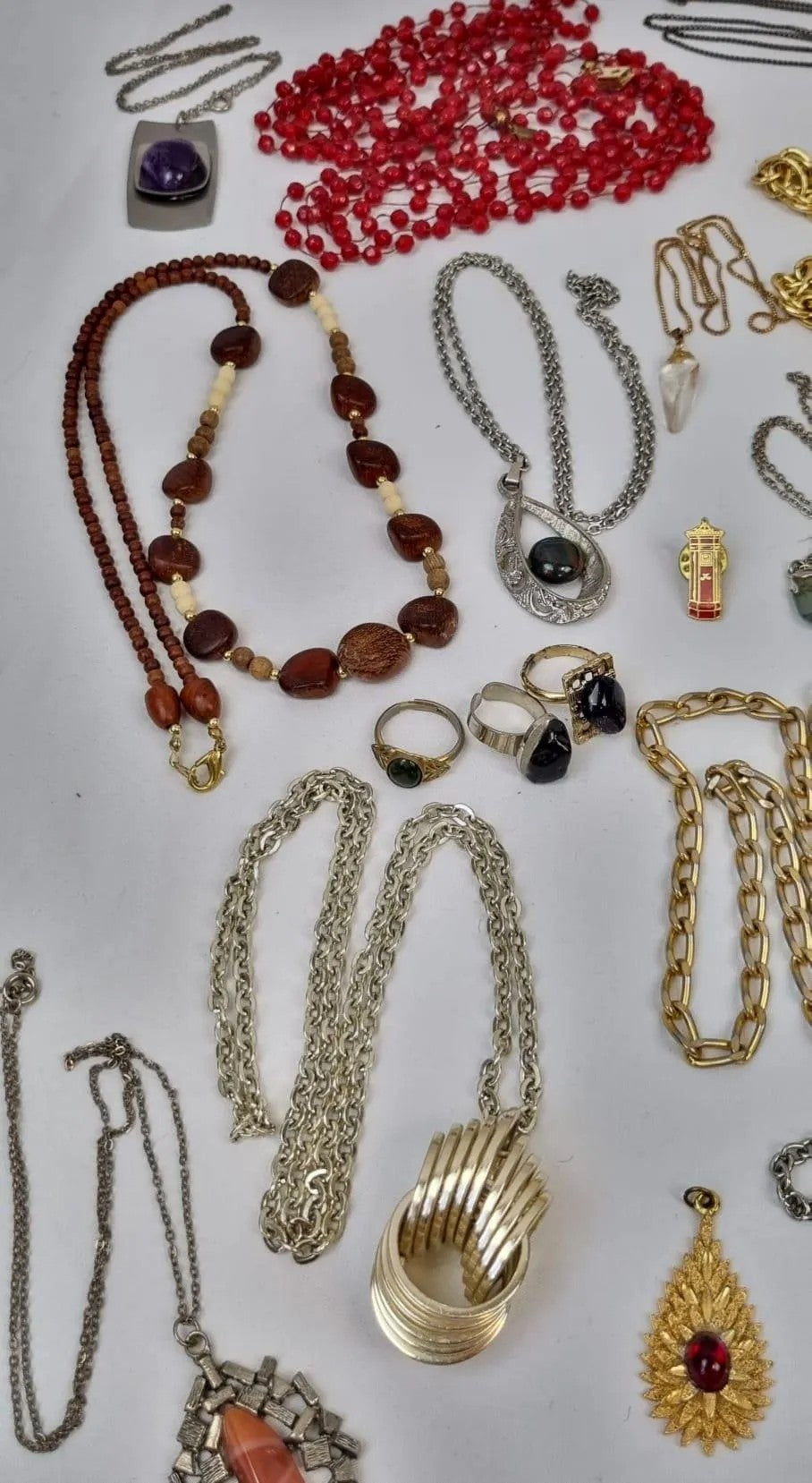 Elegance Unleashed: Eclectic Batch of Quality Costume Jewelry - Statement Pieces