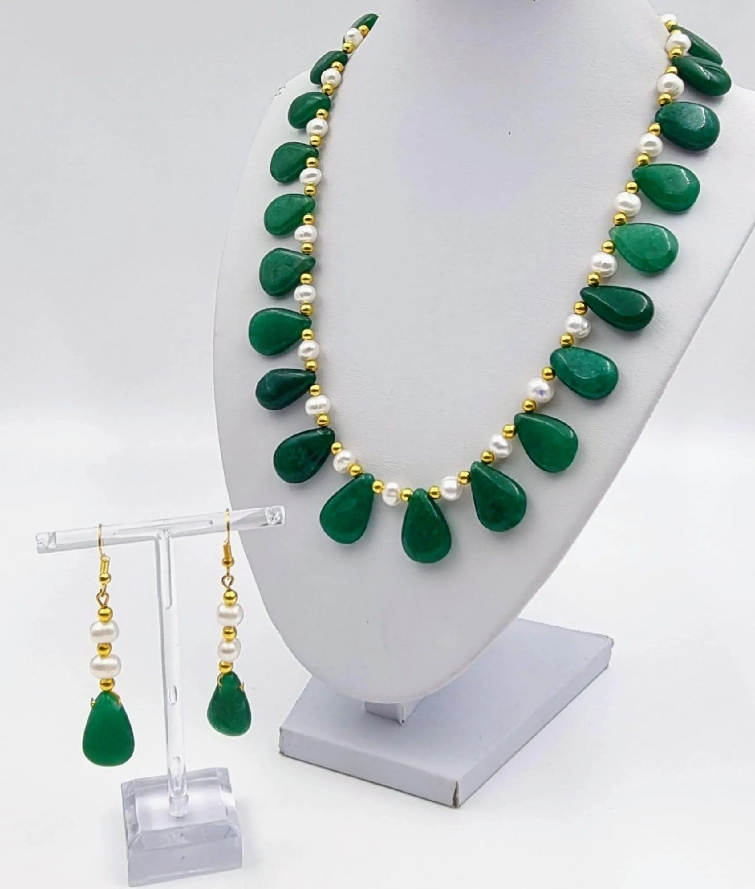 Teardrop Elegance: Emerald and Pearl Necklace with Matching Earrings - 82g