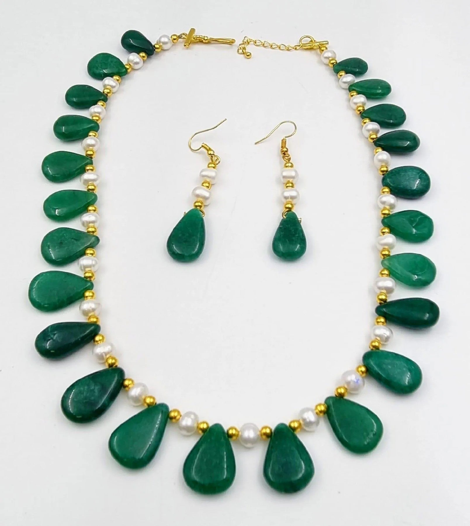 Teardrop Elegance: Emerald and Pearl Necklace with Matching Earrings - 82g