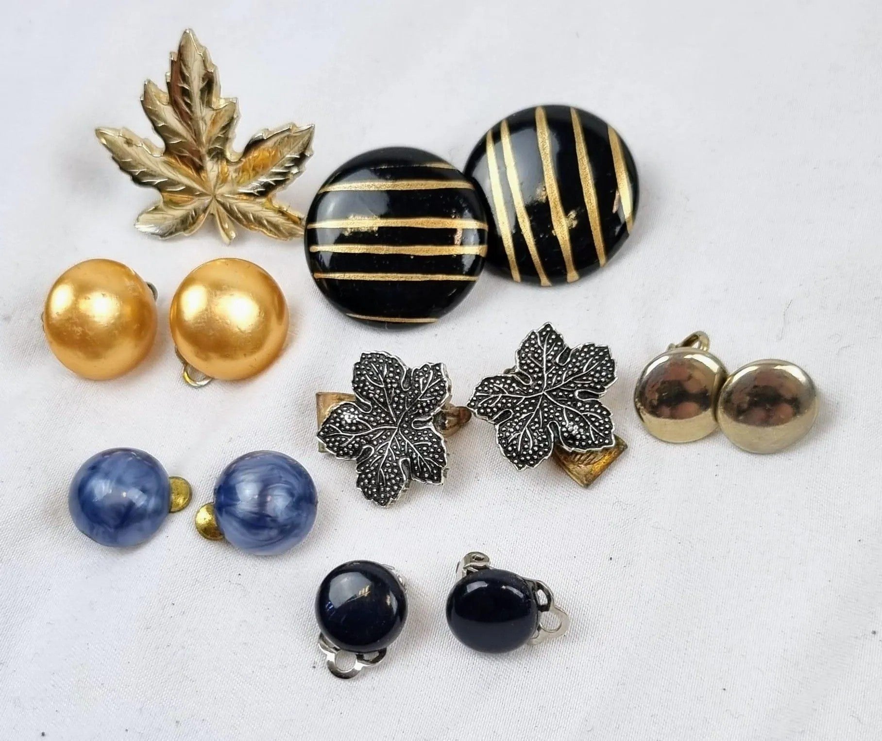 Chic Treasure Trove: Batch of Quality Costume Jewelry - Eclectic Mix