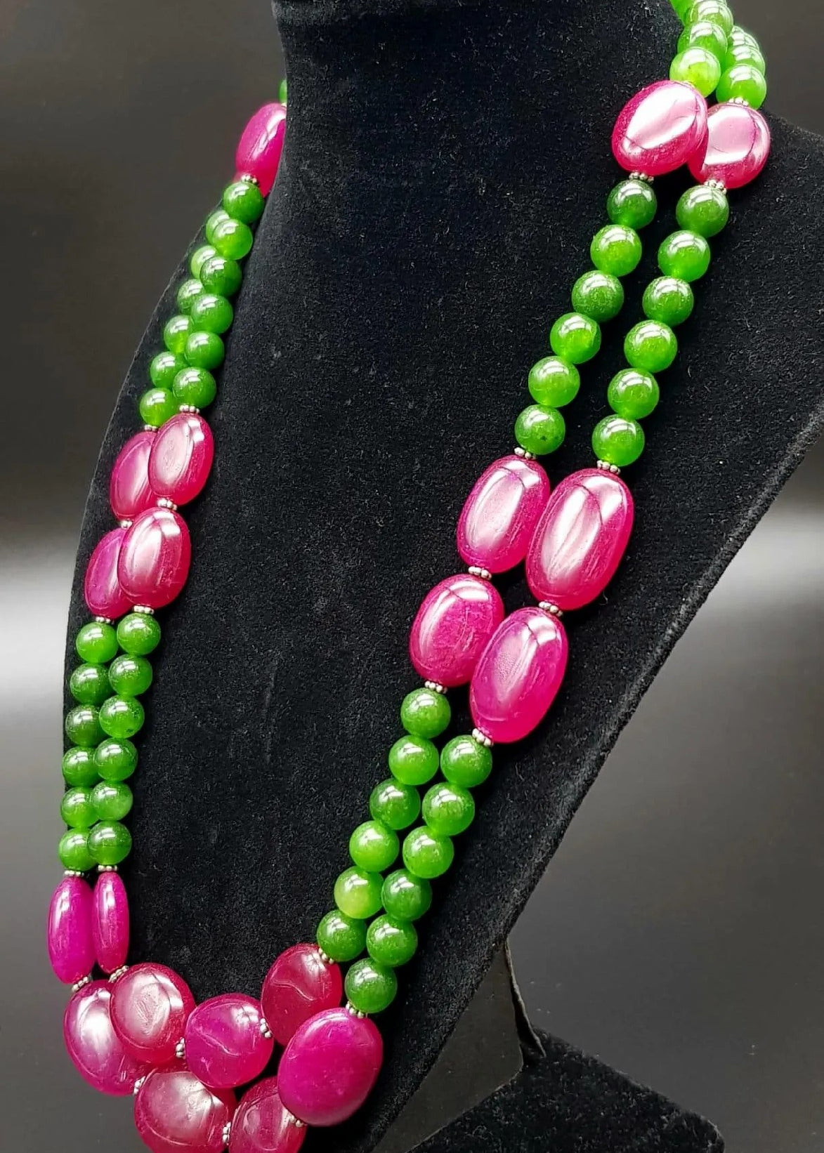 Opulent Elegance: 650ct Jade & Ruby Necklace, 0.3"-0.8" Beads, 17.3"-19" Length