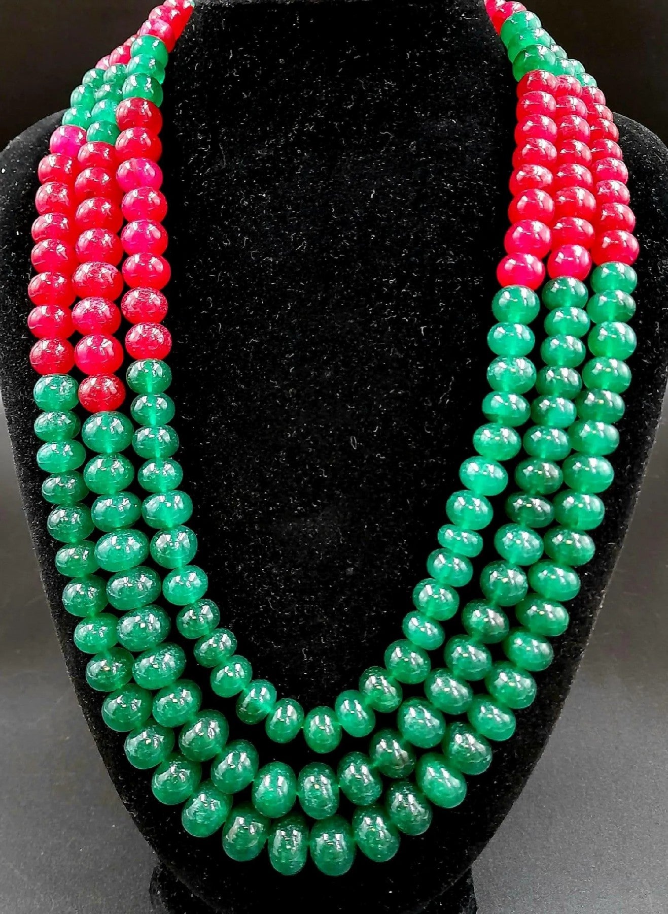 Radiant Elegance: 100ct Three-Strand Ruby and Emerald Bead Necklace - 46cm