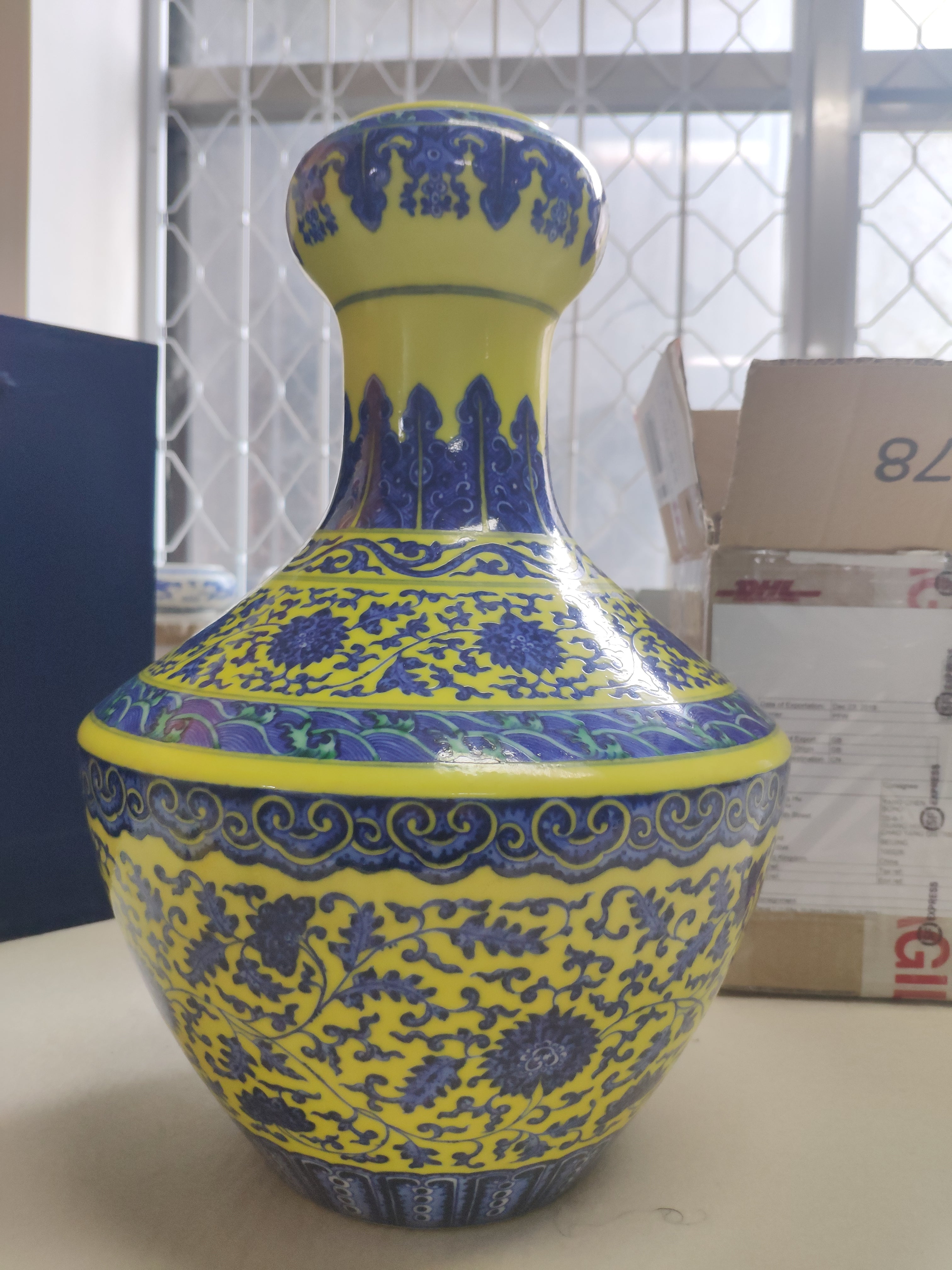 18th Century Chinese Yellow-glazed blue and white garlic bottle