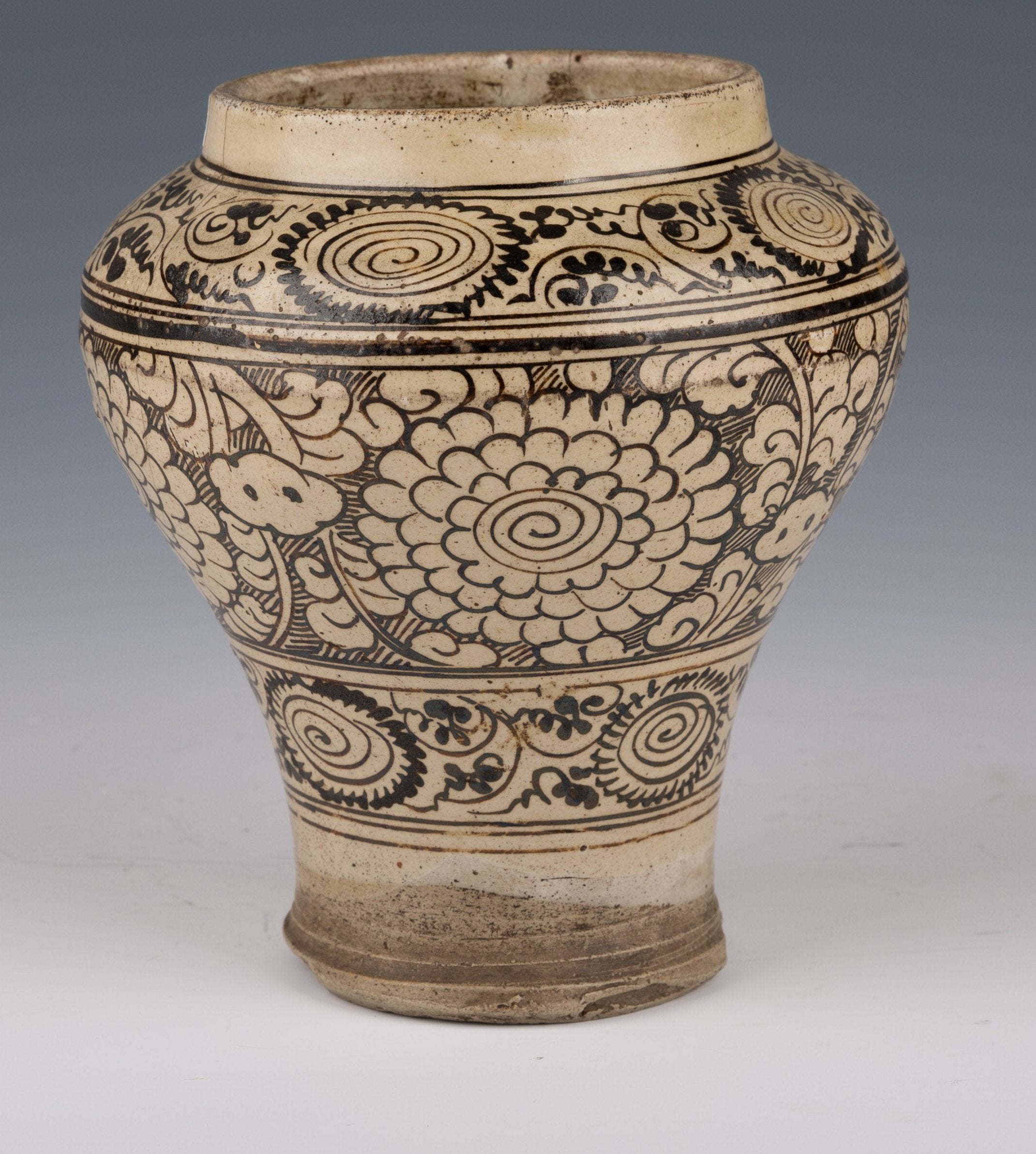 Small pottery with Chrysanthemum details