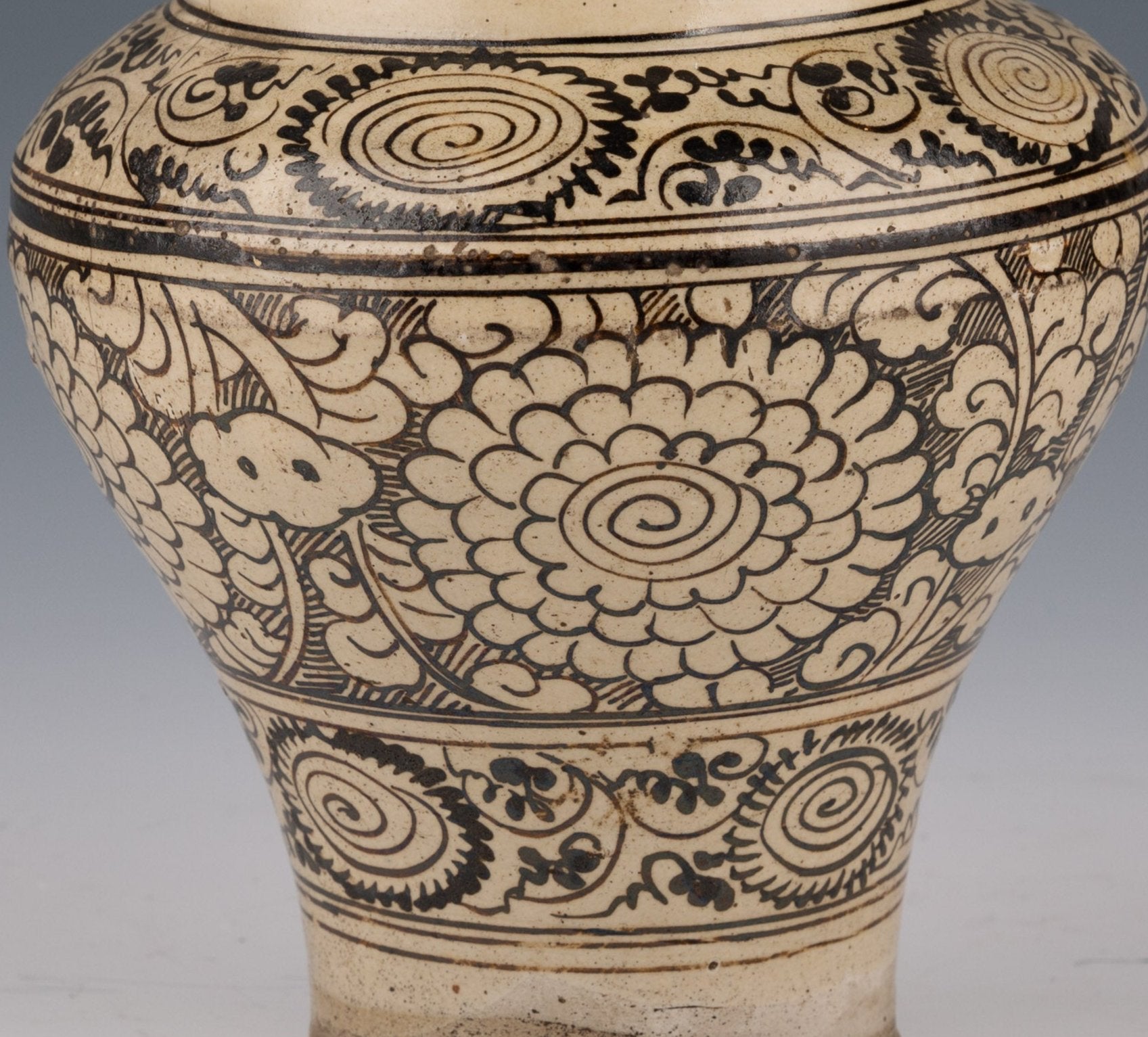 Small pottery with Chrysanthemum details