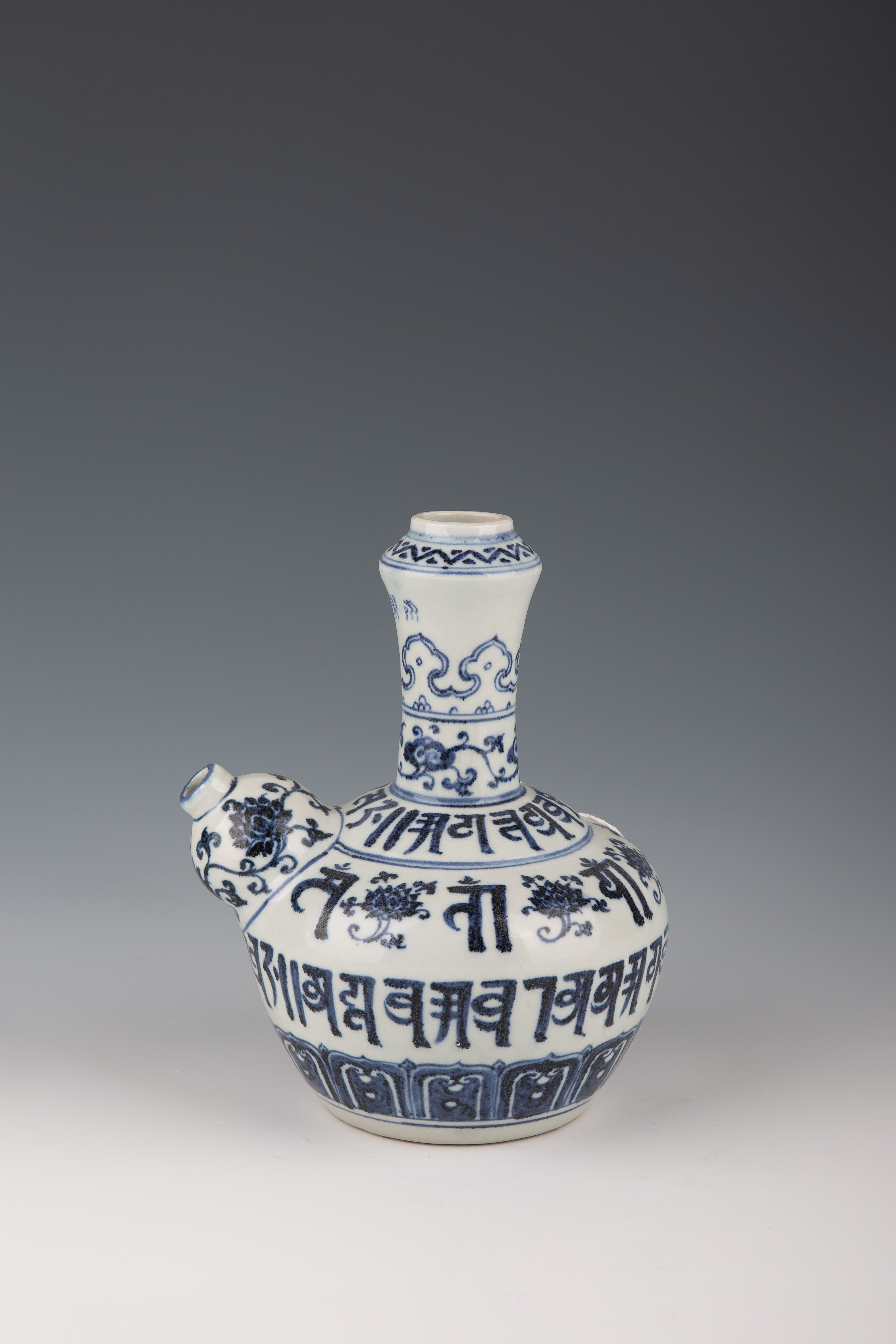 A Chinese blue and white porcelain vase