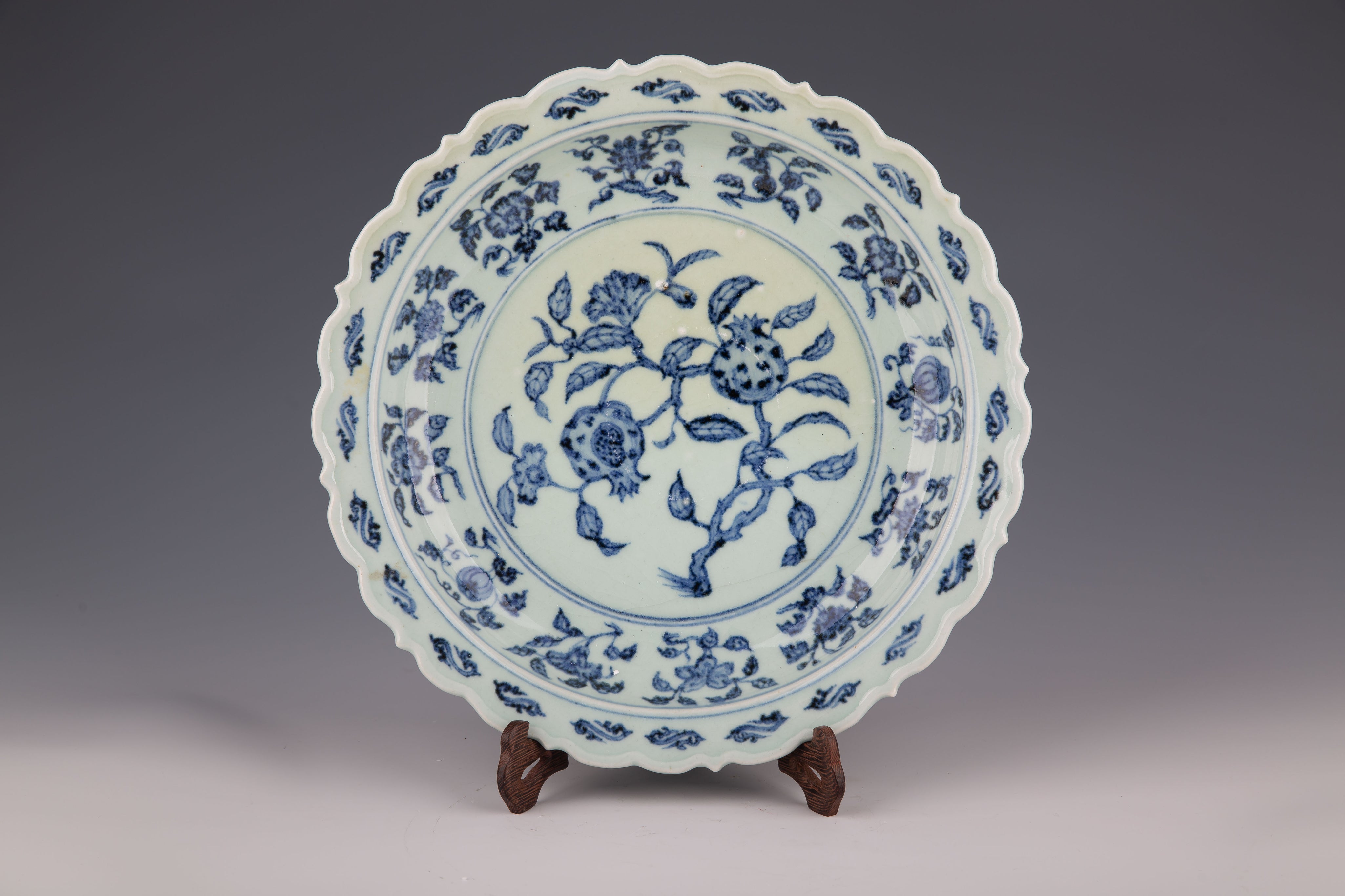 Chinese blue and white porcelain fan-shaped bowl