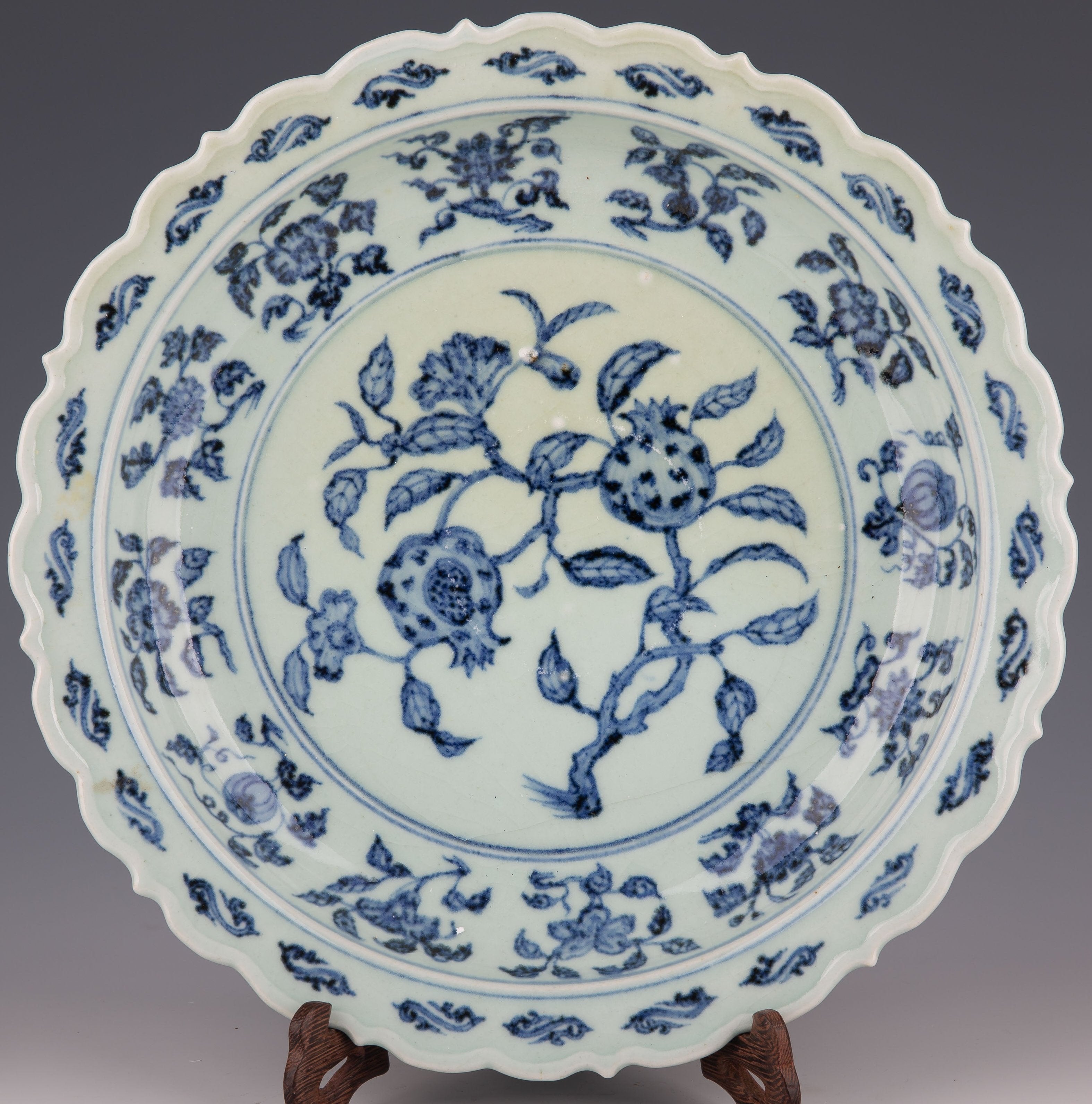 Chinese blue and white porcelain fan-shaped bowl