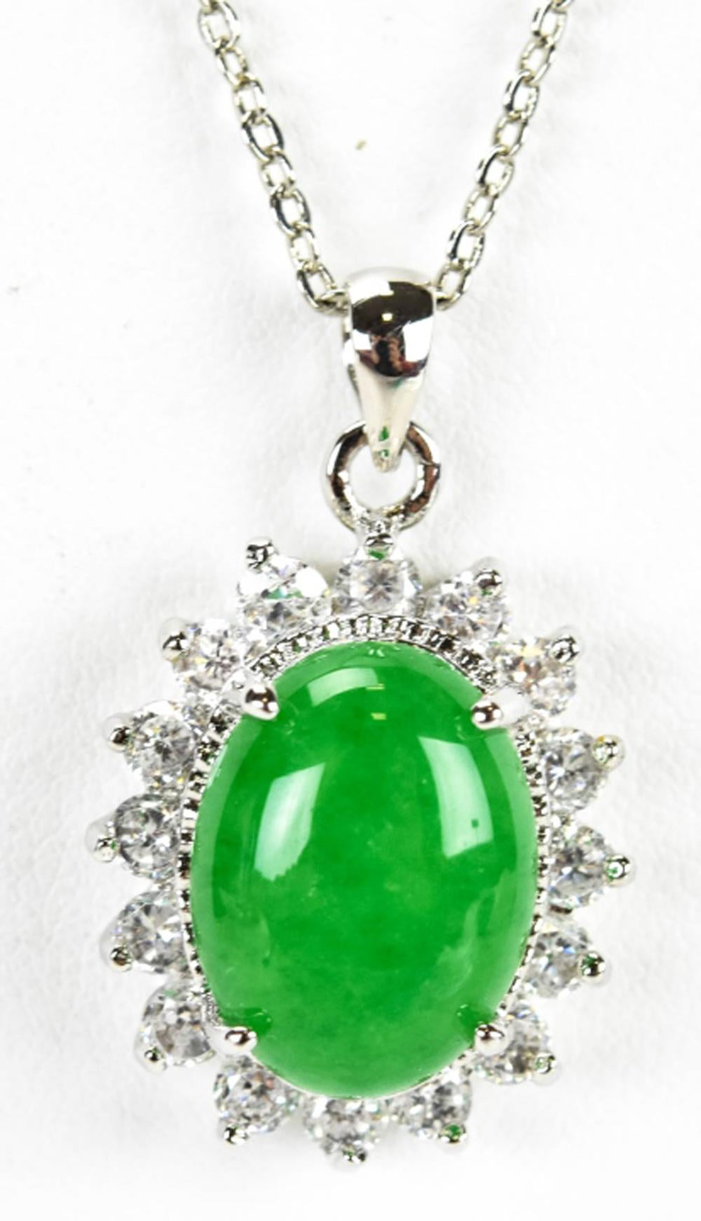 Jade W-shaped halo pendant pendant