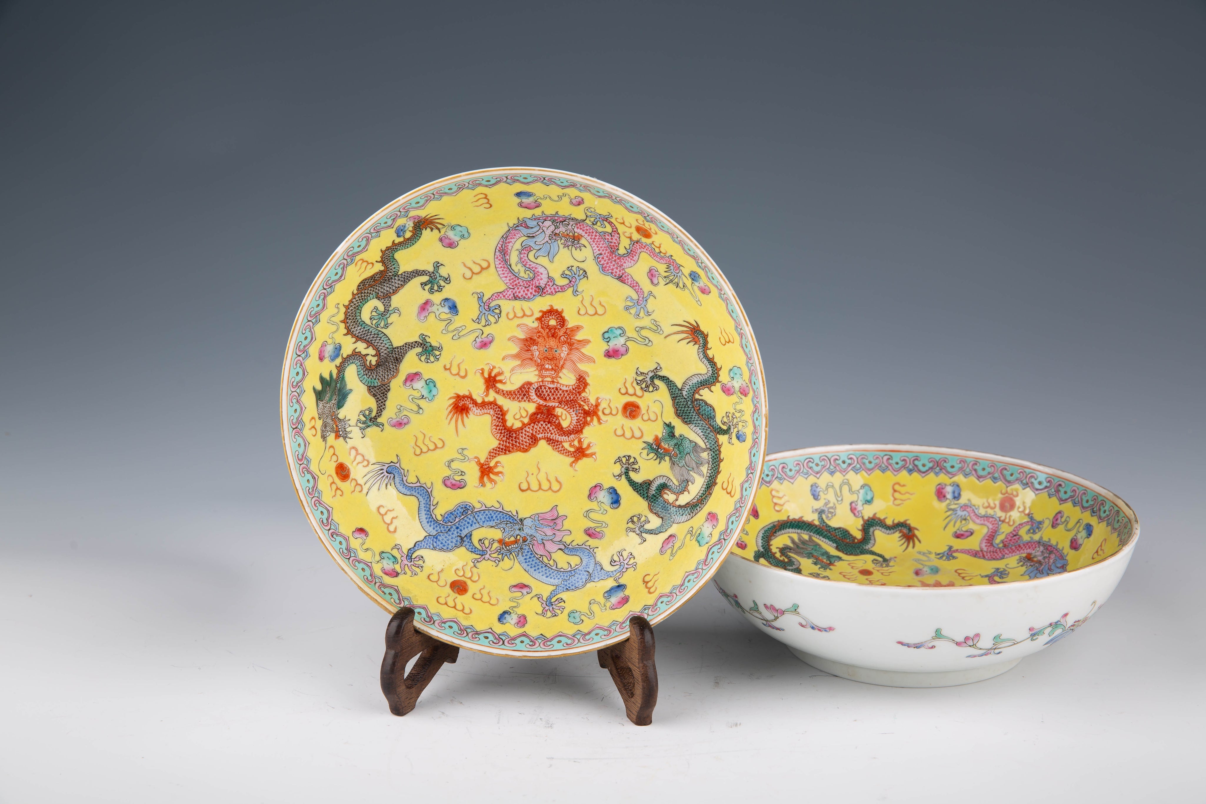 A pair of Chinese porcelain dragon bowls