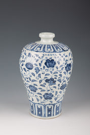 18th Century Chinese Porcelain Vase