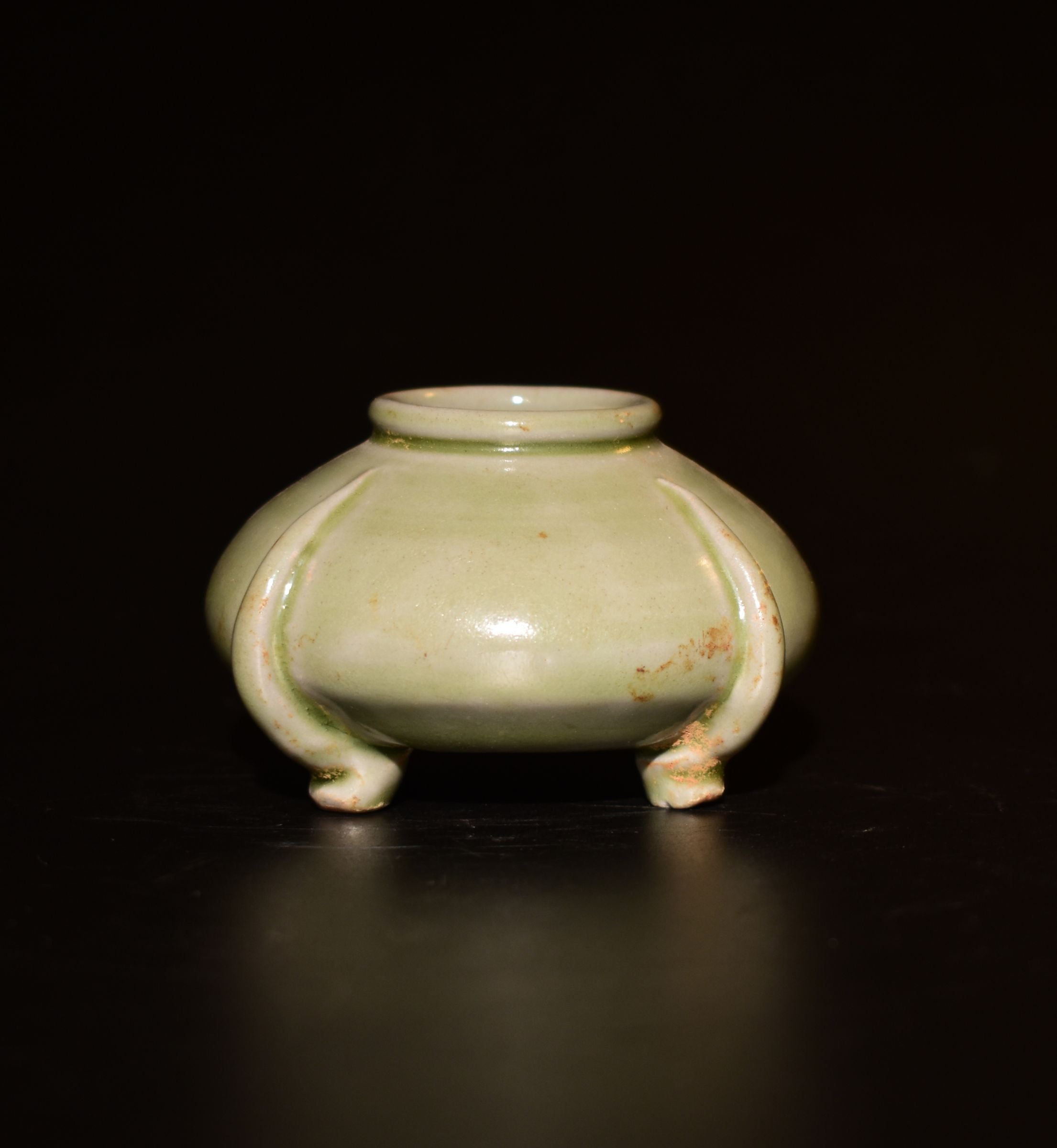 Yue Kiln Water Basin in Song Dynasty