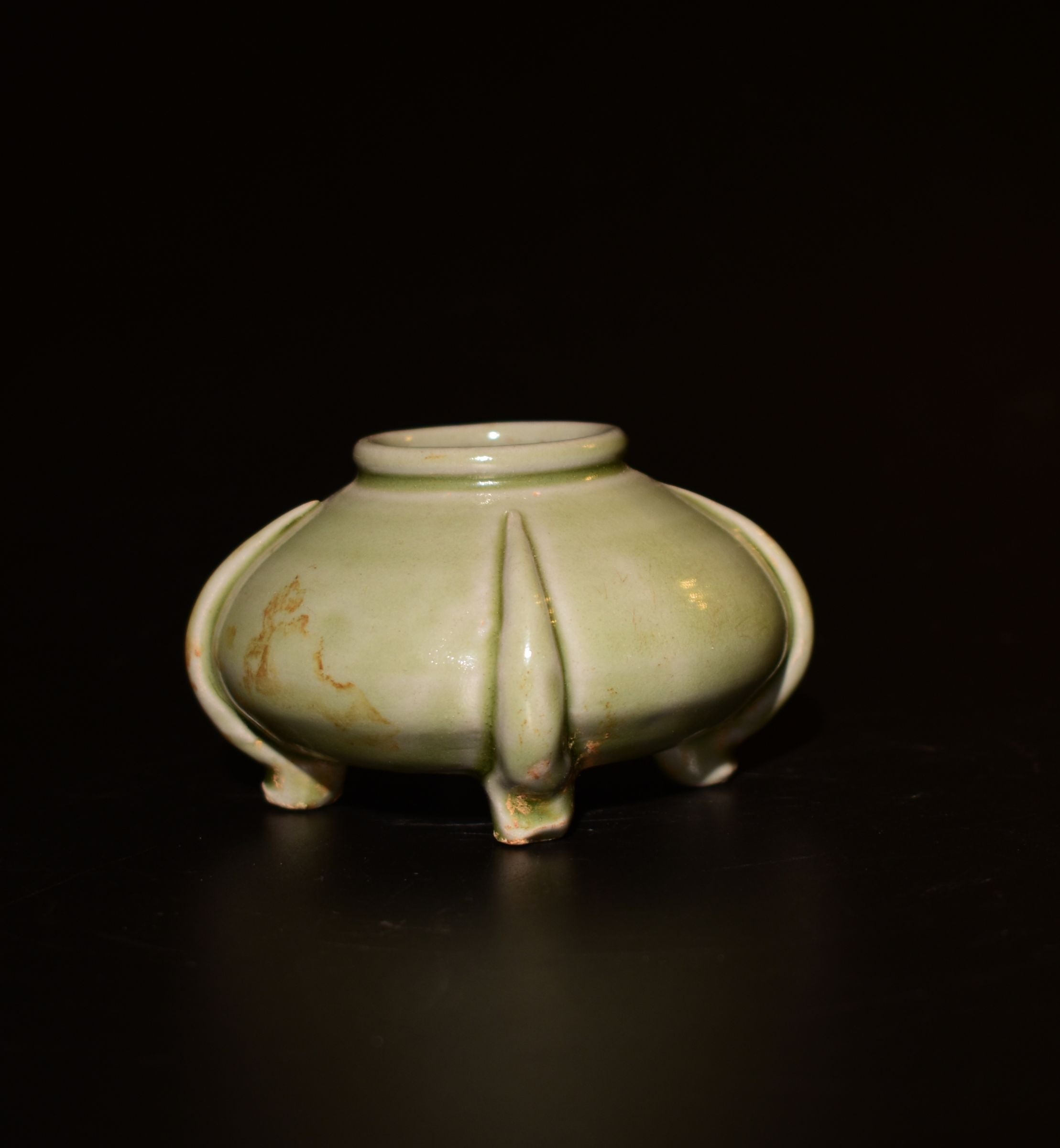 Yue Kiln Water Basin in Song Dynasty