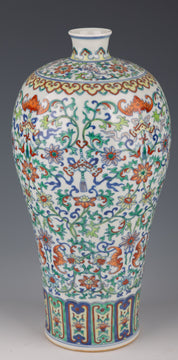 A Chinese Dou-Cai Glazed Porcelain Vase