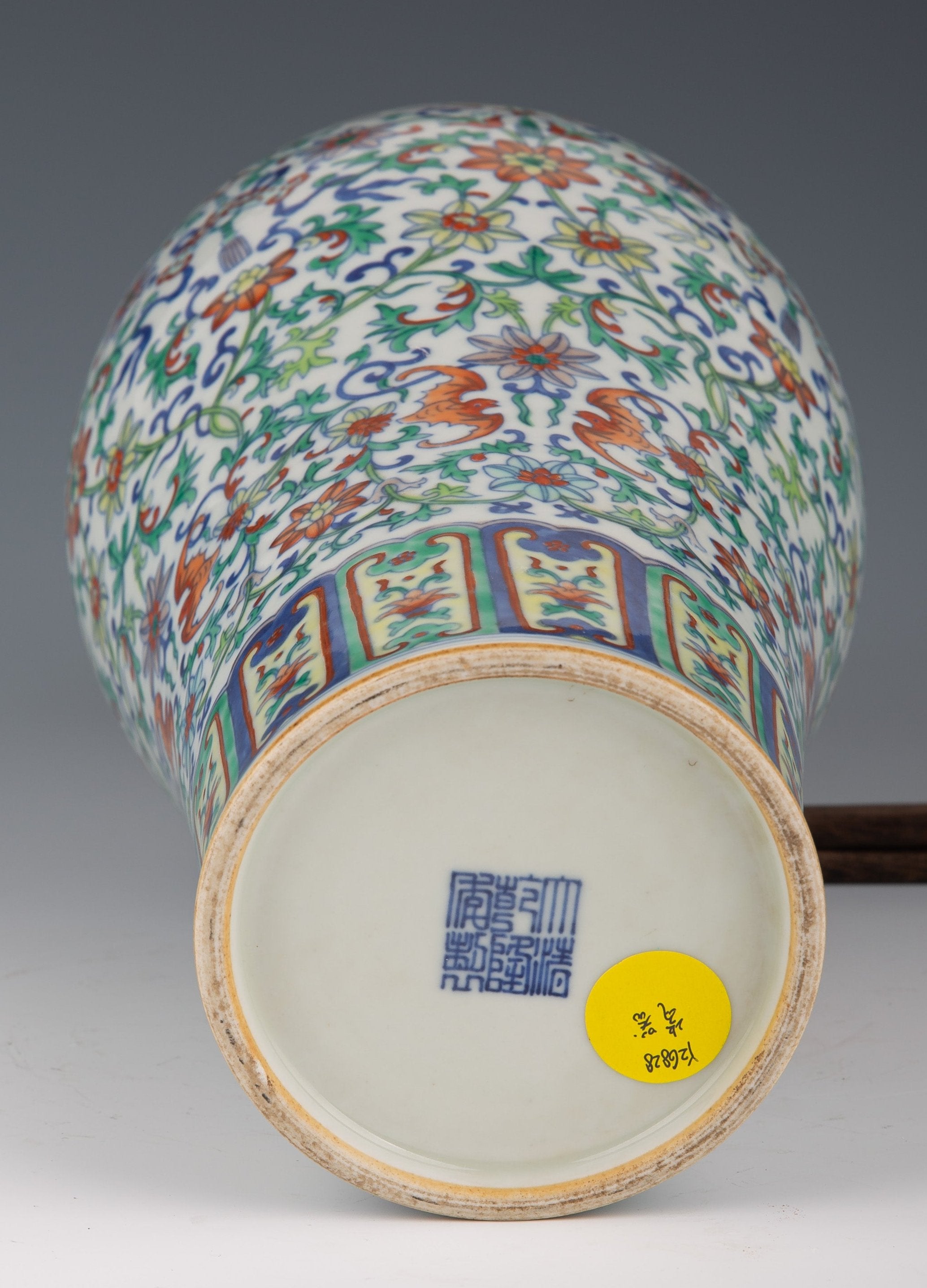 A Chinese Dou-Cai Glazed Porcelain Vase