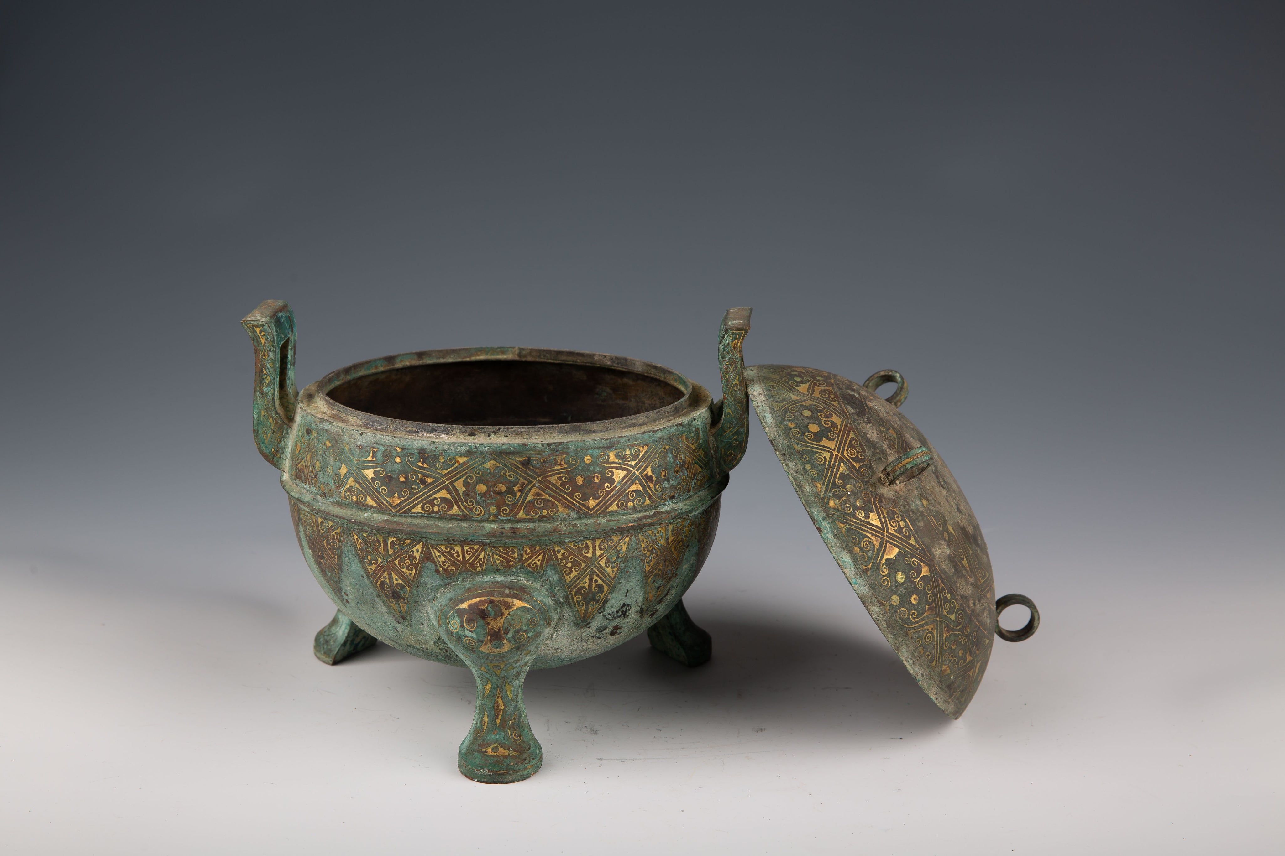 Chinese Bronze Ritual Tripod Food Vessel with Cover