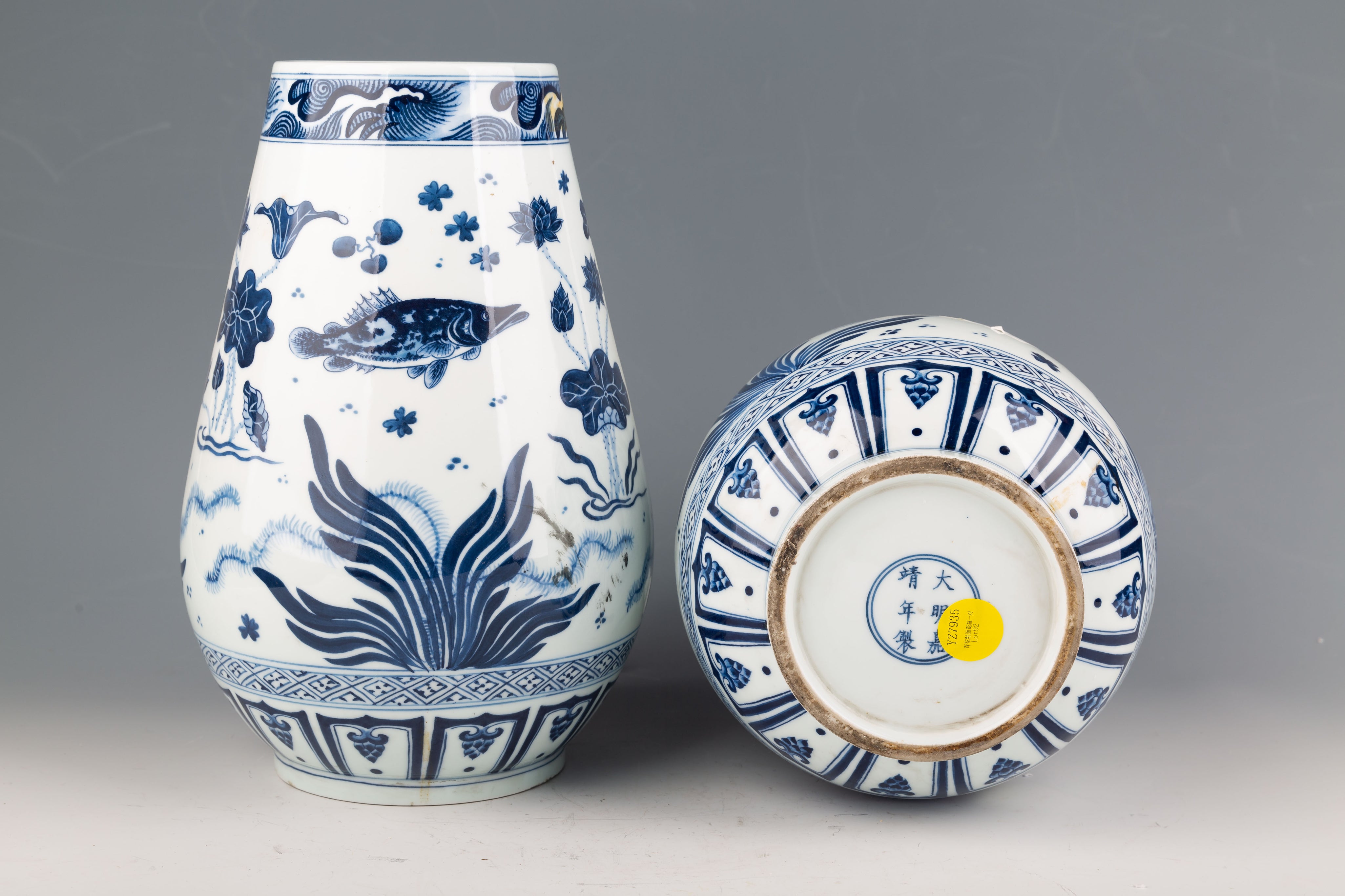 A Pair of Chinese Blue and White Glazed Porcelain Vases