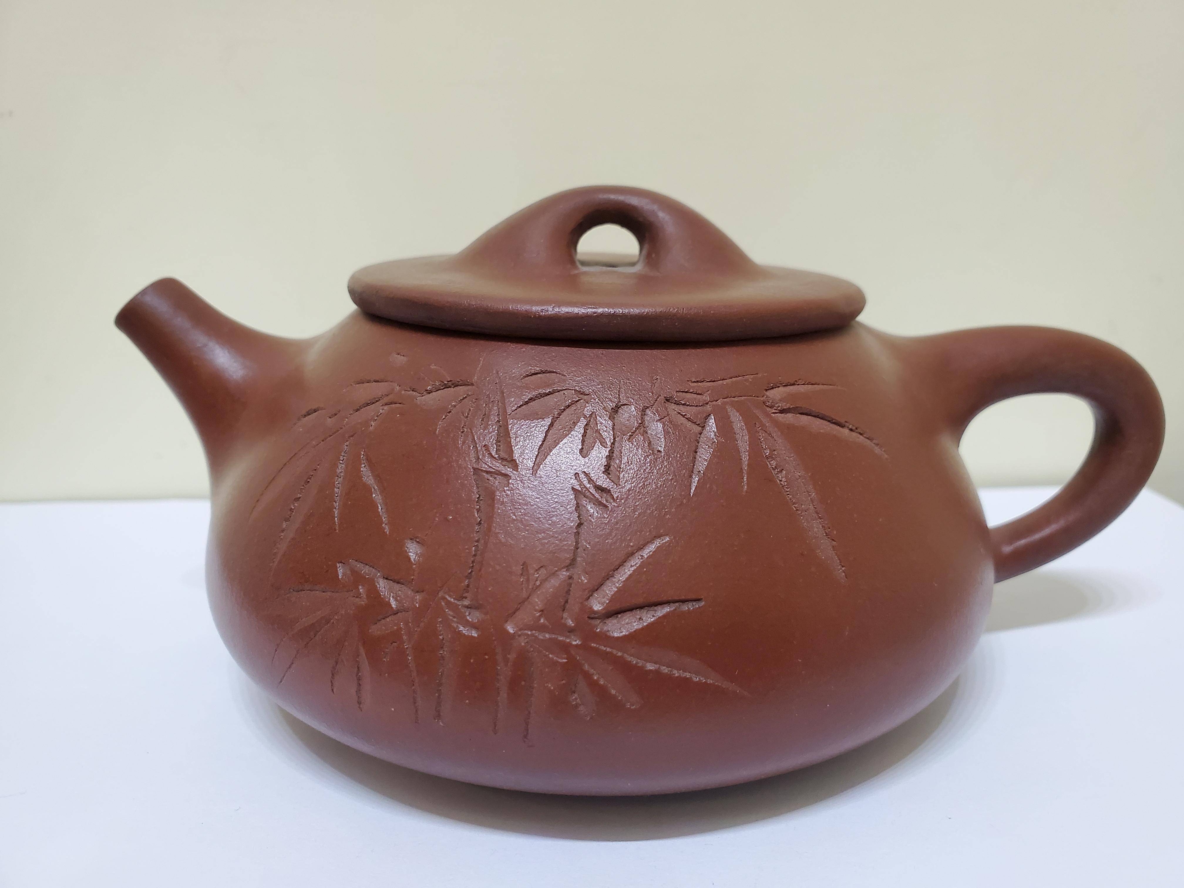 Tripod Teapot with 'Gu Jingzhou' Inscribed