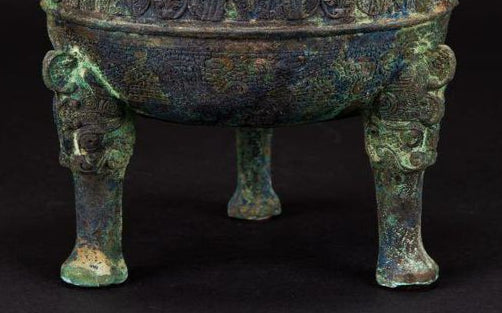 A Bronze Ritual Tripod Vessel and Cover (Ding)