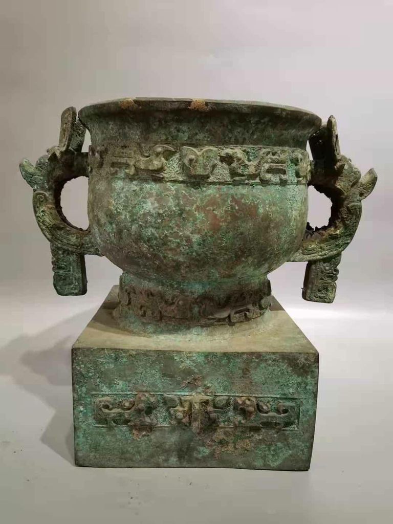 Ancient Shang Dynasty Bronze Double-Ear Tripod