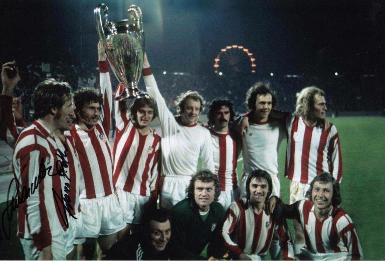 Bayern Munich Signed 12x8 Colour Photo – 1974 European Cup Celebration